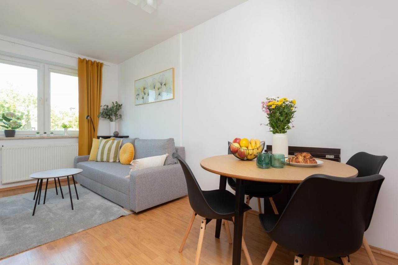 Cozy Apartment With Balcony Warszawa By Noclegi Renters エクステリア 写真